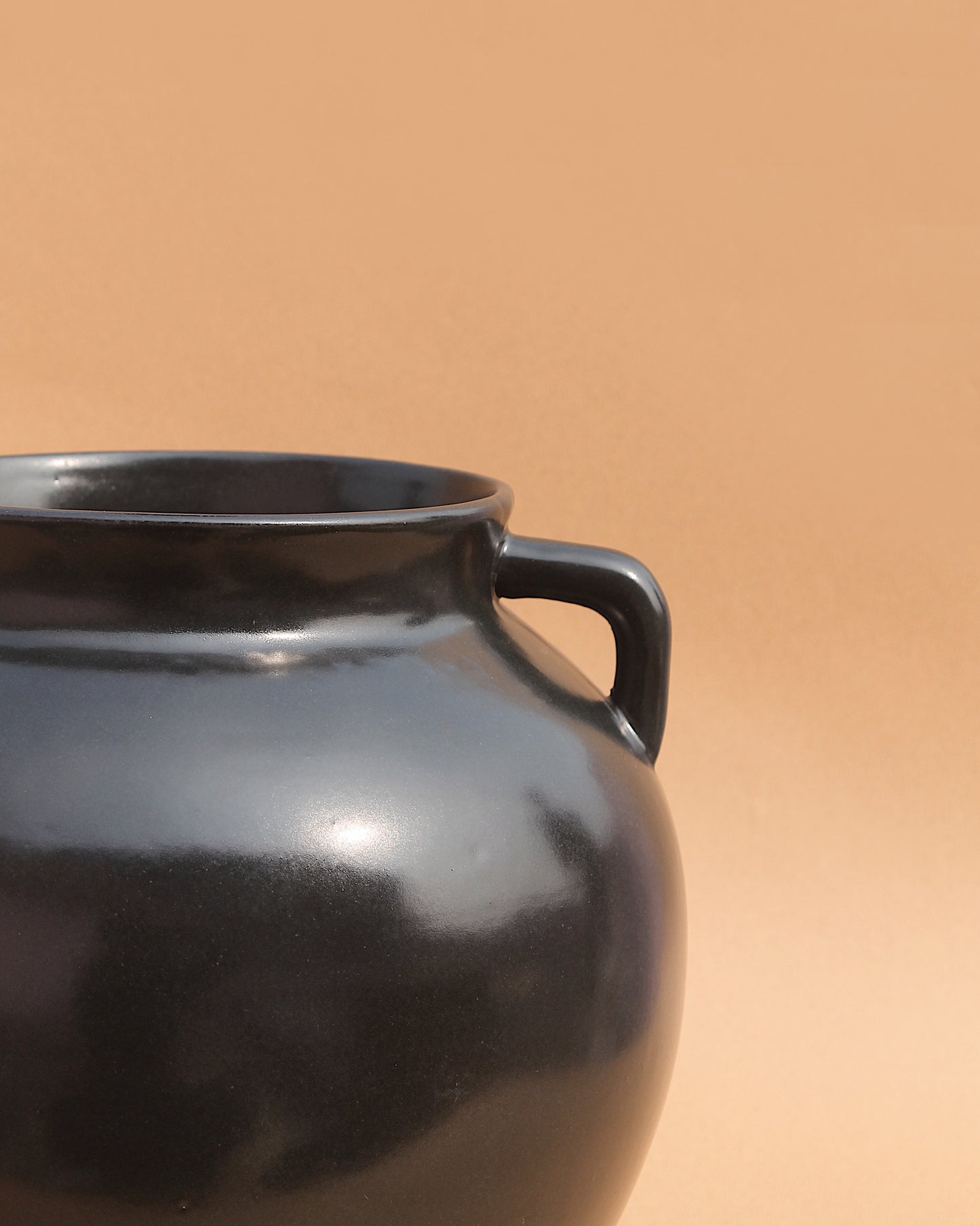 Indus Urn: Black