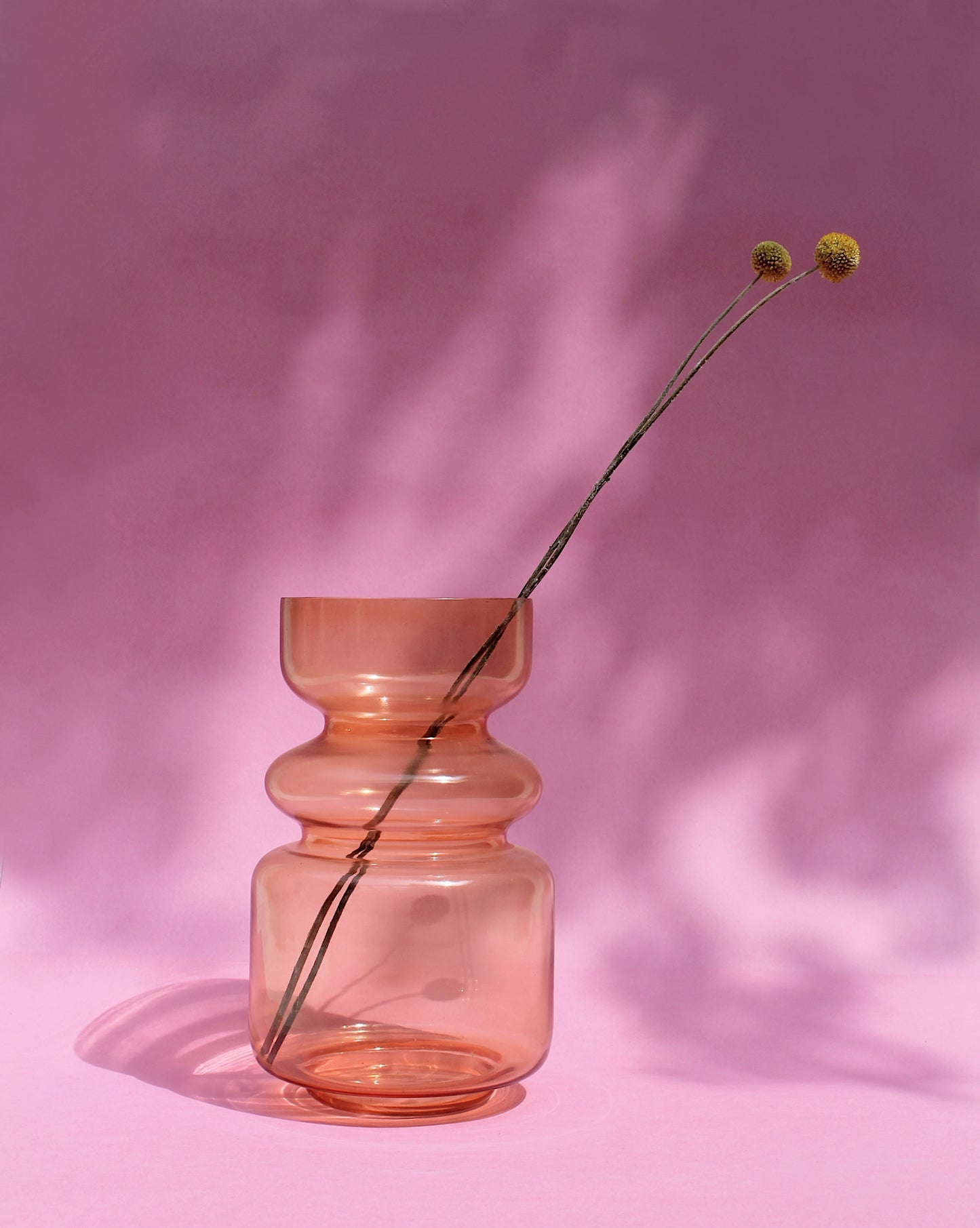 Elsa glass vase with yellow flowers