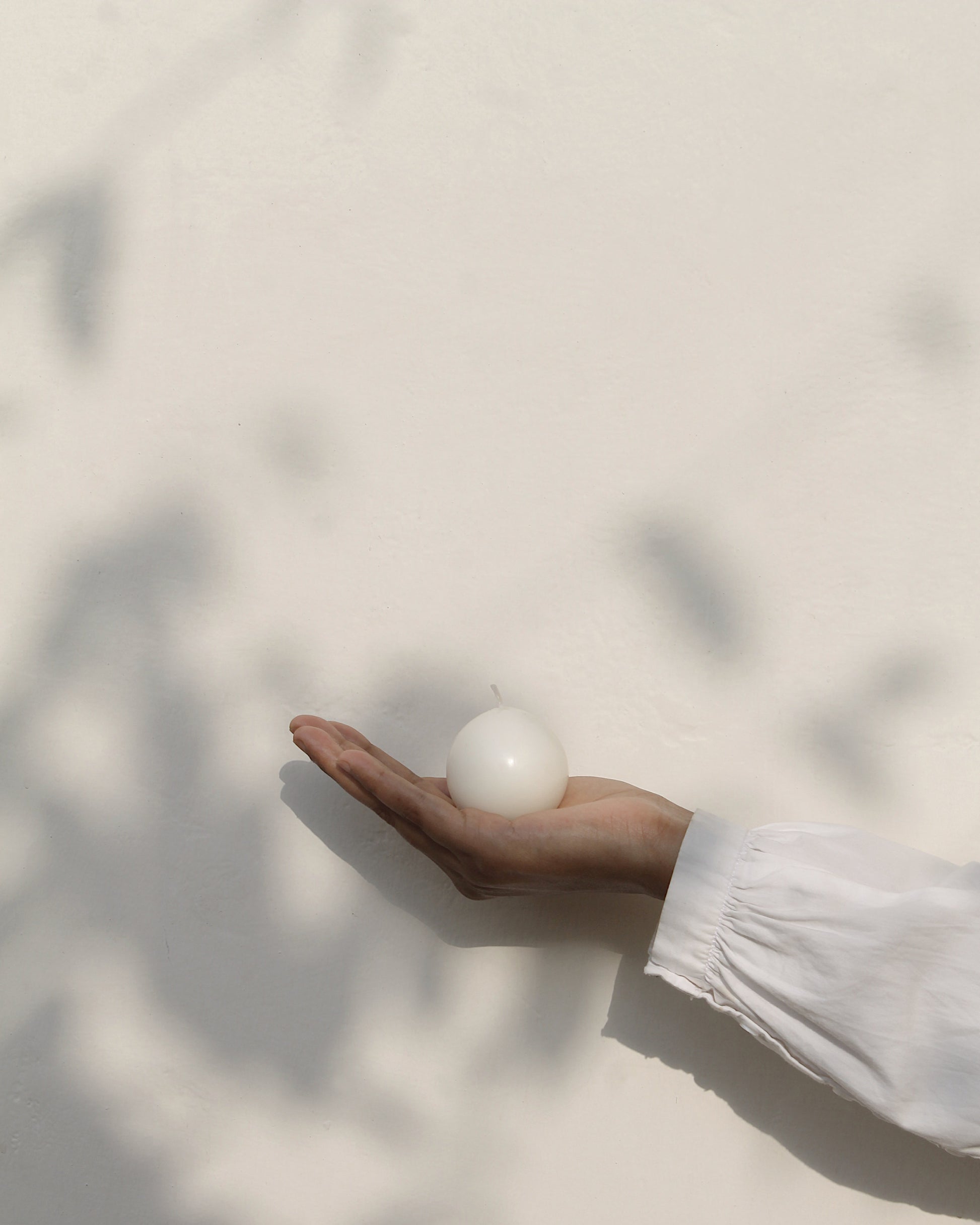 Round matte white candle