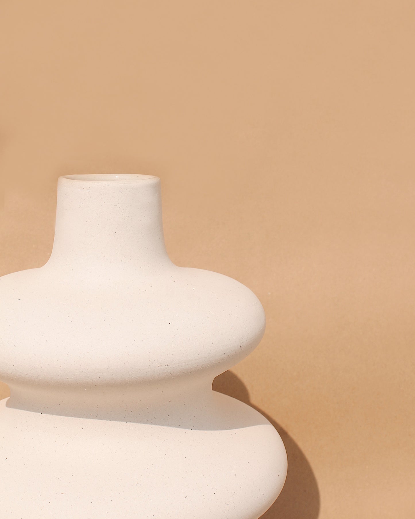 Big Mezo Vase: Off-White