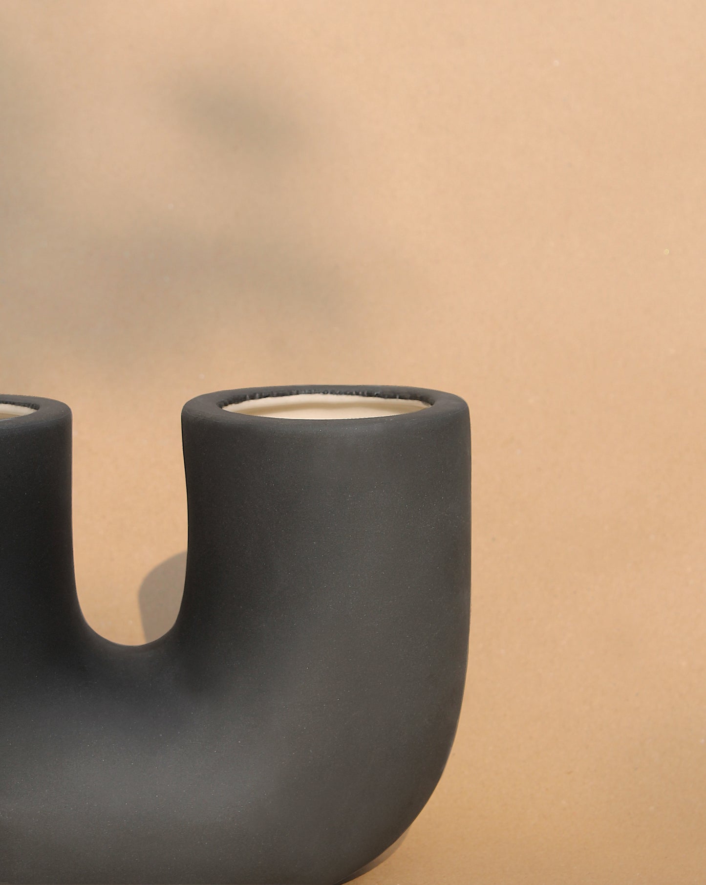 Clo Vase: Black