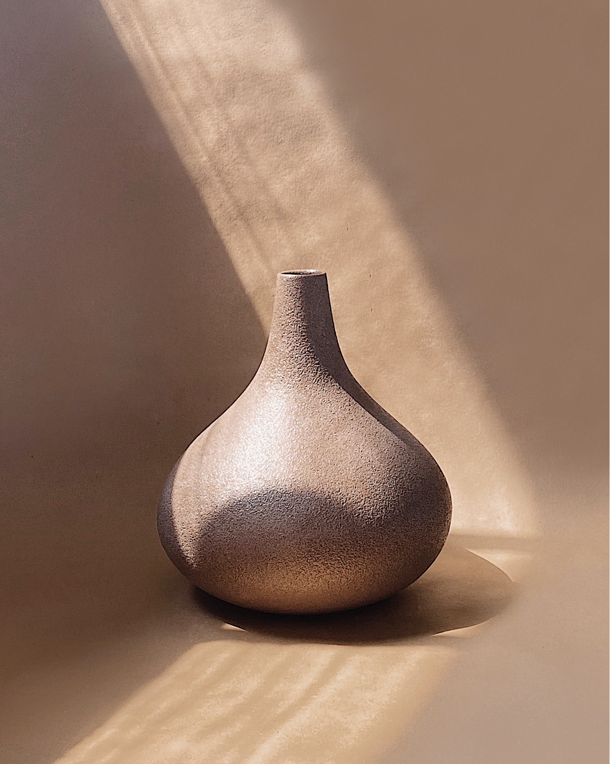 Spiritual vase with grainy texture
